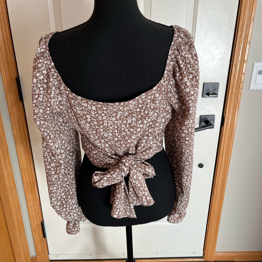Altar’d State brown floral coquette milk maid puffy long sleeve crop top. Large - Picture 4 of 15
